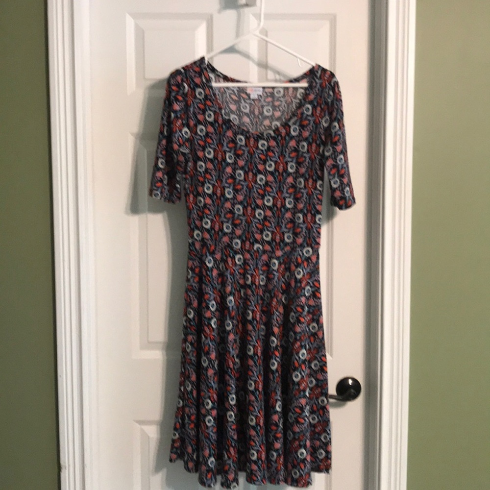 EUC lularoe Nicole dress size M